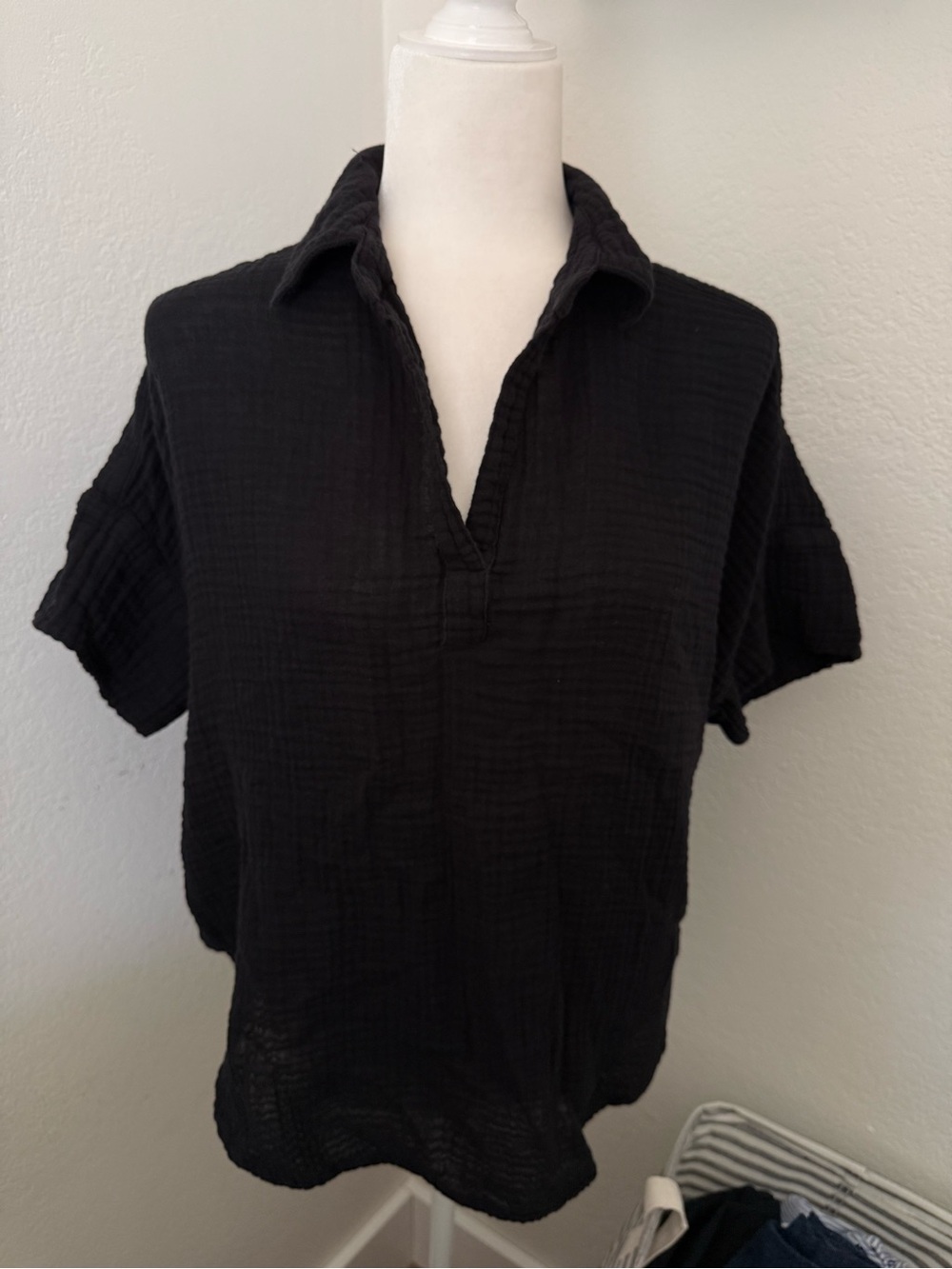 Michael Stars Black Short-Sleeve Gauze Button-Down Top - Picture 2 of 6